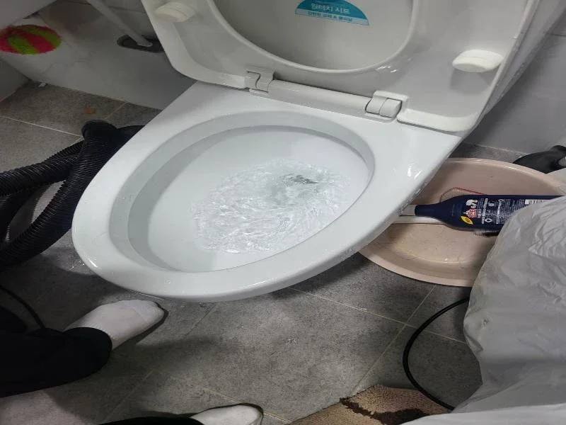 미사 변기 물이 넘치려 할 때 바로 할 일
