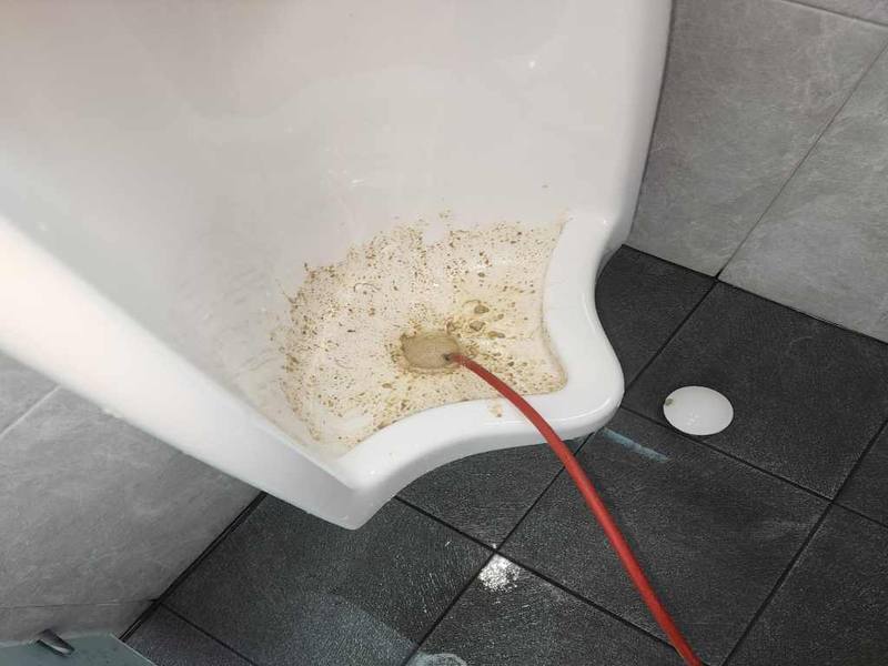 미사 소변기 냄새가 심할 때 요석 막힘 확인법
